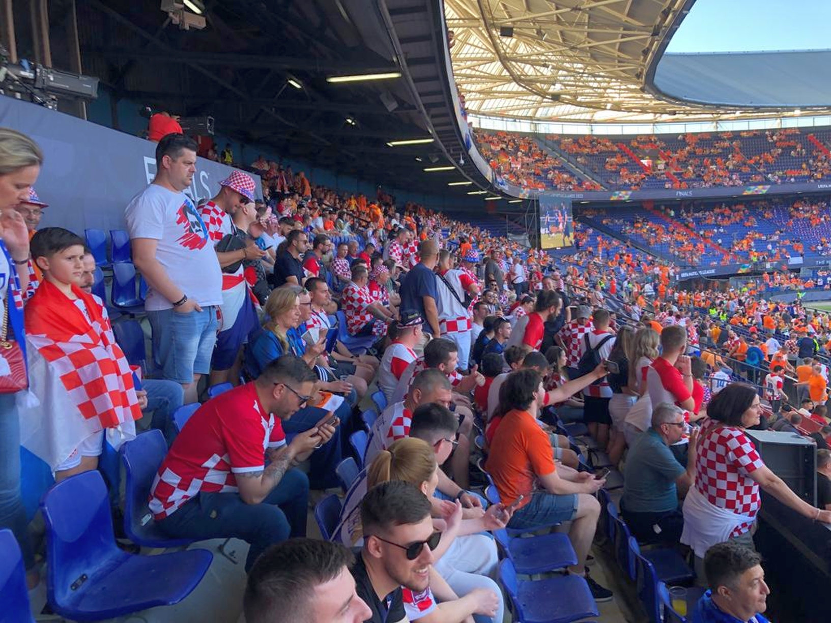 [FOTO VIDEO] FANTASTIČNA ATMOSFERA Igraju li to Vatreni u Hrvatskoj?