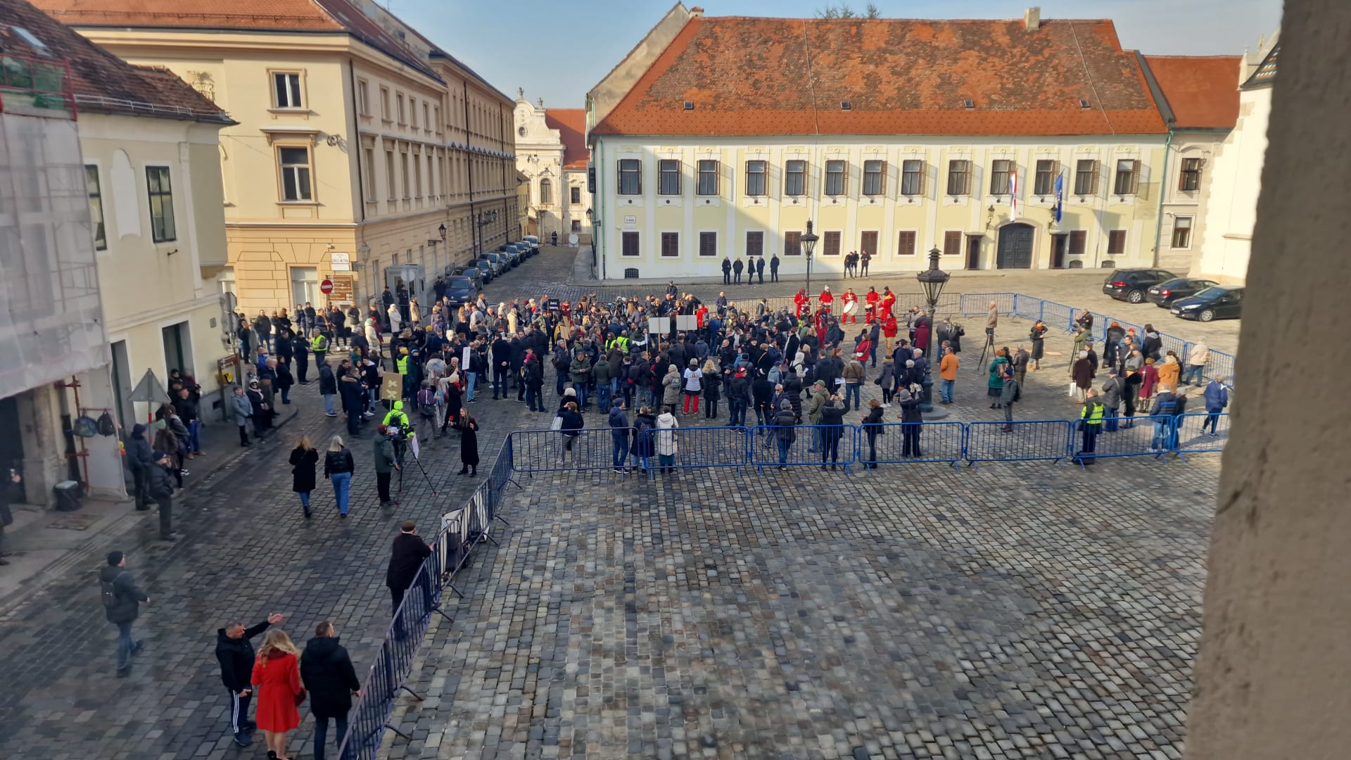 Na skupu Hrvatskog novinarskog društva tek šačica prosvjednika