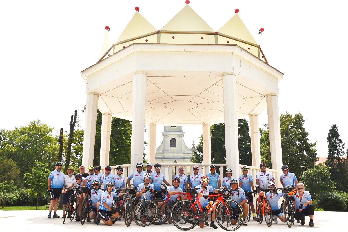 [FOTO] Tridesetak biciklista na putu prijateljstva, mira i odavanja počasti braniteljima