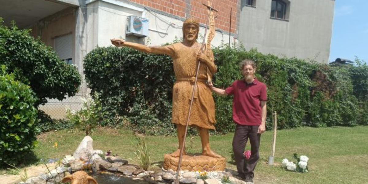 Samouki kipar izradio kip zaštitnika Općine Ivanske koji je postavljen ispred crkve