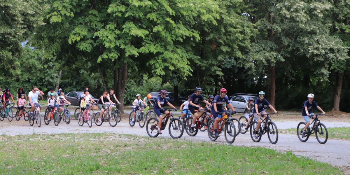 [FOTO] Uzbudljiva vožnja na dva kotača. Biciklijada Lipika i Pakraca okupila sudionike svih uzrasta