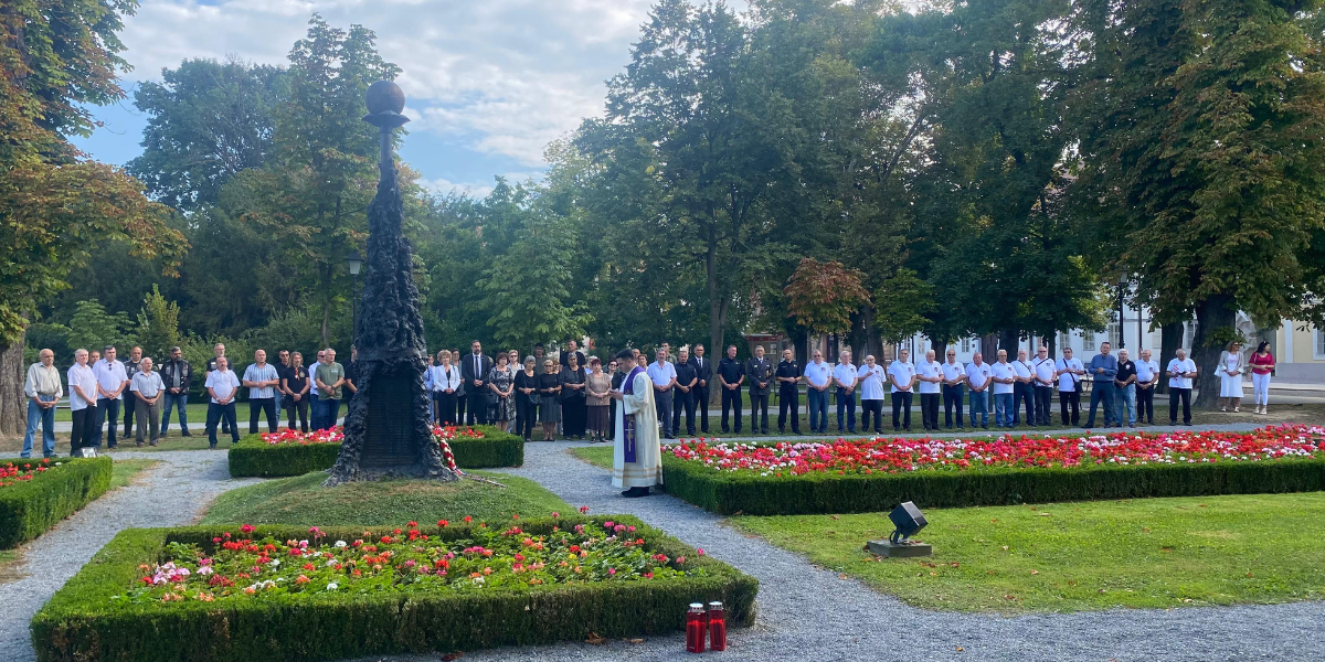 [FOTO] Svečanim polaganjem vijenca u središnjem bjelovarskom parku obilježen Dan pobjede i domovinske zahvalnosti