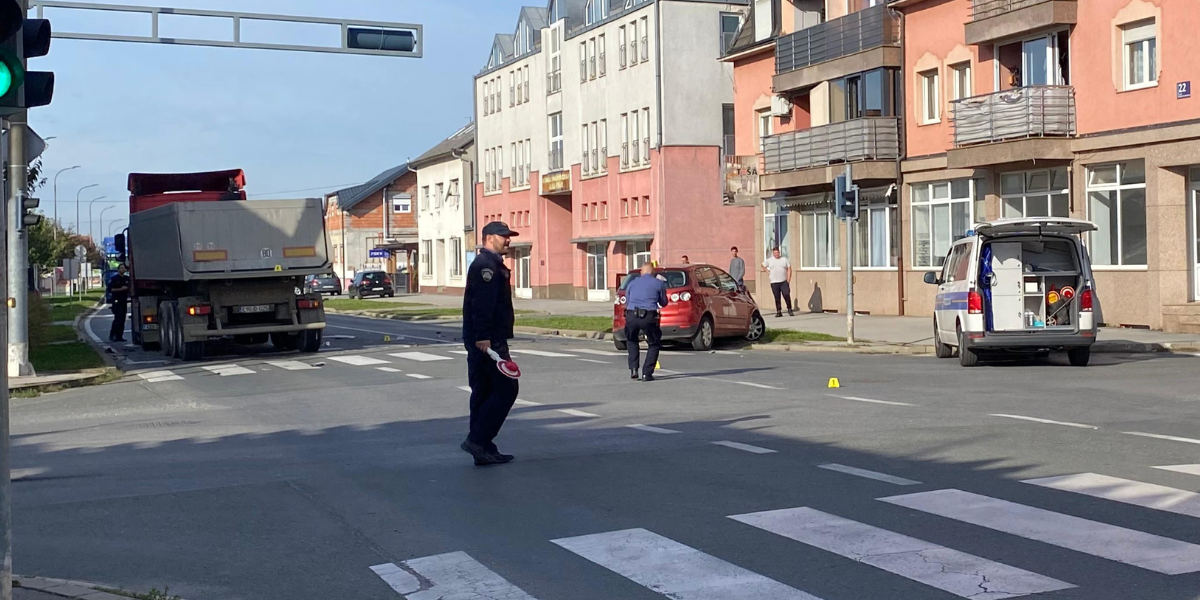 Policija objavila detalje nesreće u Frankopanskoj ulici: Kamiondžija prošao kroz crveno pa pokupio majku i kći u automobilu