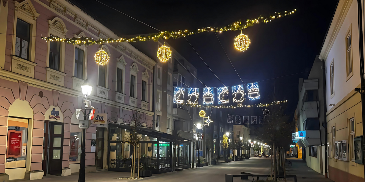 [FOTO/VIDEO] Blagdanska čarolija polako obuzima Bjelovar - grad zasvijetlio u adventskom sjaju!