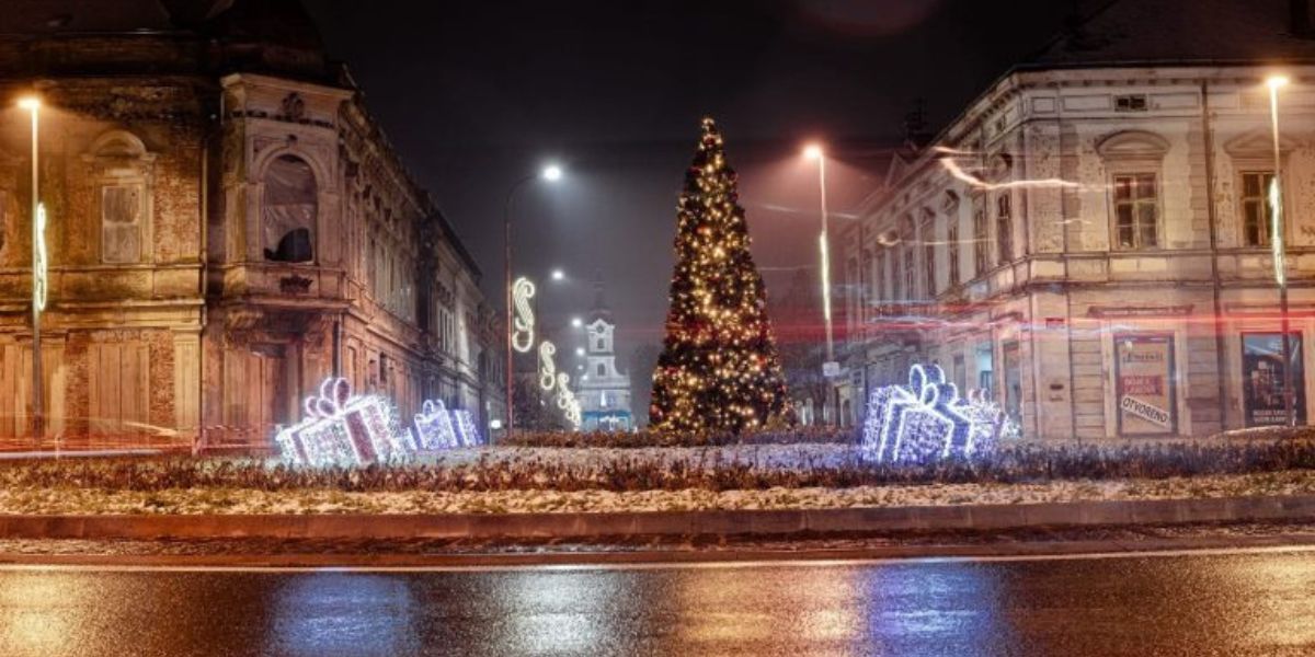 Grad će ove godine krasiti najviše božićnih jelki do sada