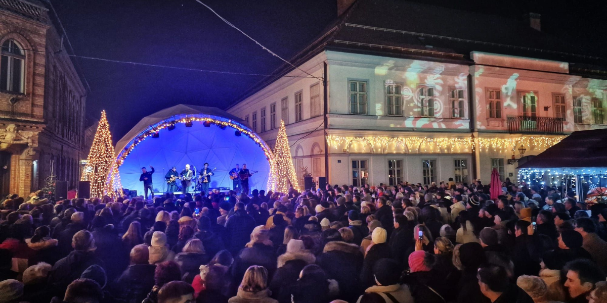 Zvuci tamburice okupirali korzo i ugrijali Bjelovarčane