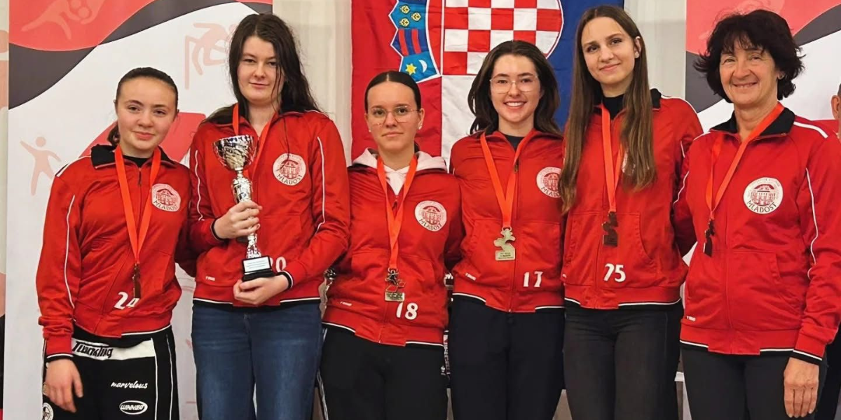 Prvi nastup bjelovarskih gimnazijalki na državnom natjecanju u šahu i odmah medalja!