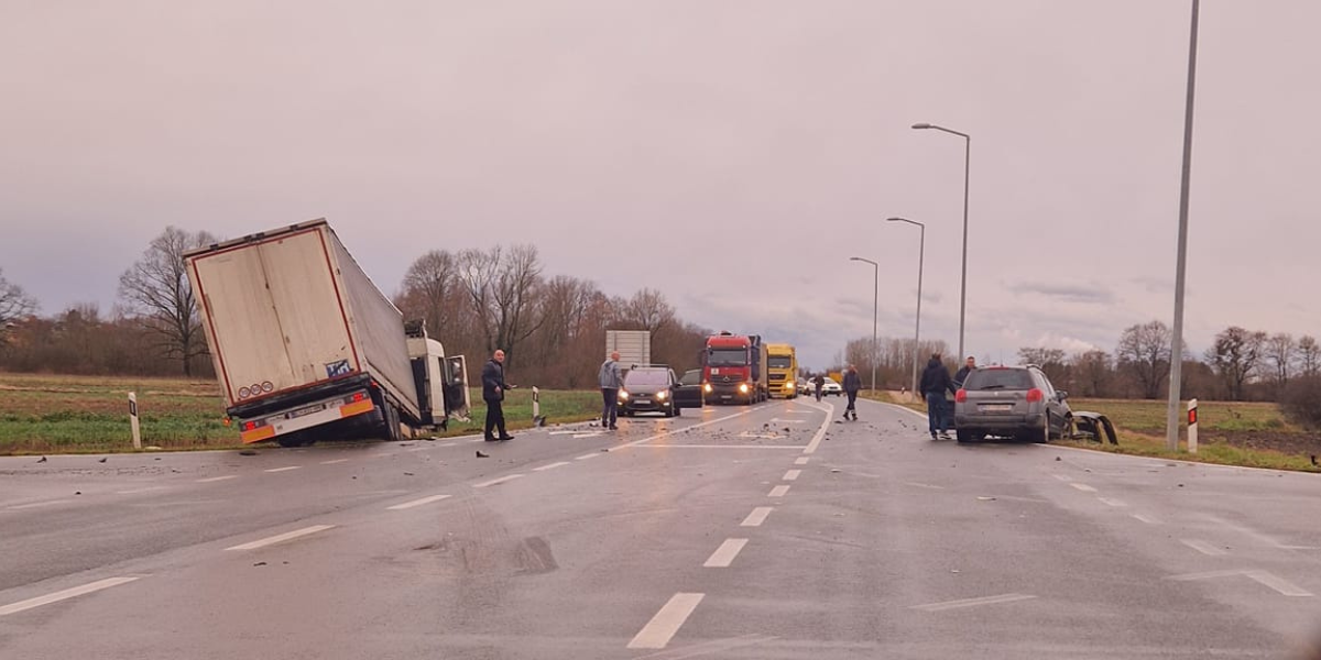 UPRAVO Prometna nesreća na obilaznici: Sudarili se kamion i automobil