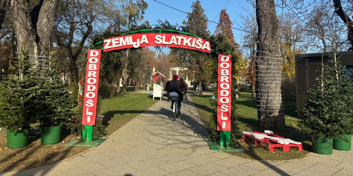 Zaputite se u Zemlju slatkiša, tamo je Djed Božićnjak sakrio slatke poklone