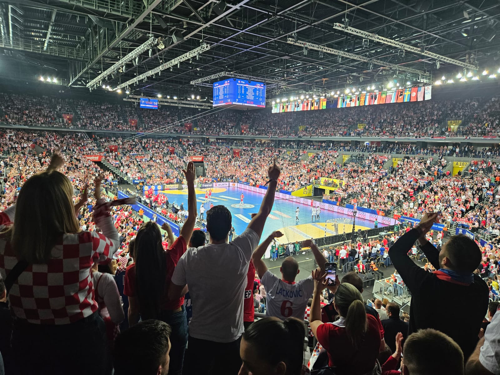 [FOTO] Nevjerojatna atmosfera, svi kao jedan navijaju za Hrvatsku, finale nikad bliže